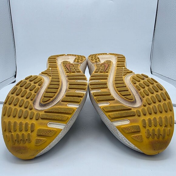 Nike React Escape Run Women Size 9 Running Shoes Barely Green DC4269 300 - Picture 11 of 13